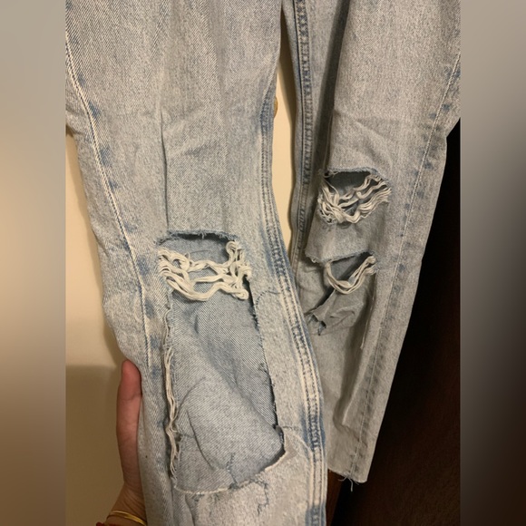 NWT H&M | distressed jeans - Picture 5 of 7